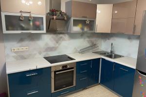 Стеклянная фото панель: абстрактный геометрический узор, заказ #КРУТ-2980, Синяя кухня.