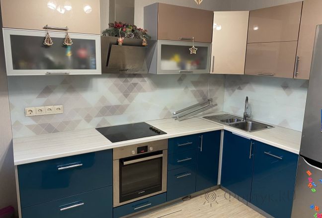 Стеклянная фото панель: абстрактный геометрический узор, заказ #КРУТ-2980, Синяя кухня. Изображение 300500