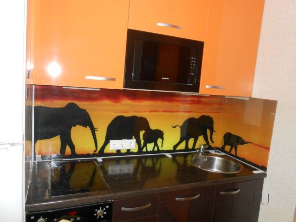 Фартук стекло фото: африканские слоны на фоне заката., заказ #S-296, Оранжевая кухня.