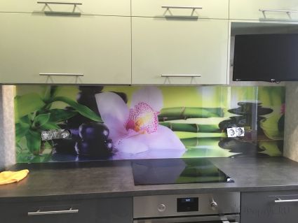 Стеновая панель фото: базальтовые камни, орхидея и бамбук, заказ #КРУТ-575, Серая кухня.