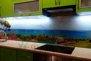 Скинали для кухни фото: берег моря в зелени и цветах, заказ #ИНУТ-379, Зеленая кухня.