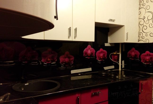 Фартук фото: фиолетовые цветки орхидеи на черных камнях, заказ #УТ-1515, Фиолетовая кухня. Изображение 87348