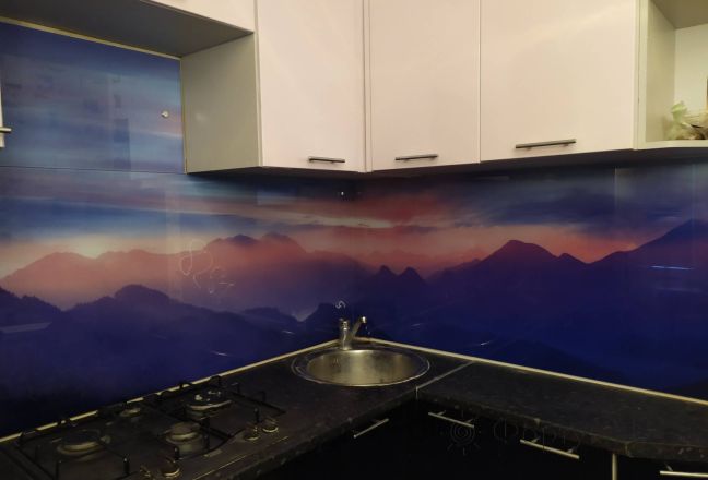 Фартук для кухни фото: горный пейзаж на фиолетовом заката, заказ #ИНУТ-8261, Белая кухня. Изображение 203610