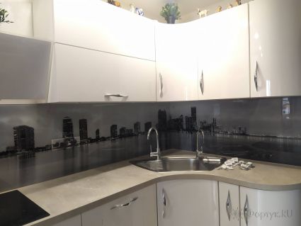 Фартук для кухни фото: город в сером фоне, заказ #ИНУТ-10060, Белая кухня.