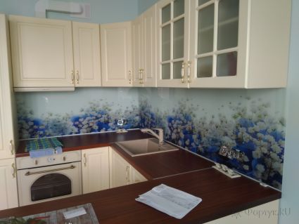 Фартук для кухни фото: крупный бело-синий букет, заказ #ИНУТ-1031, Белая кухня.