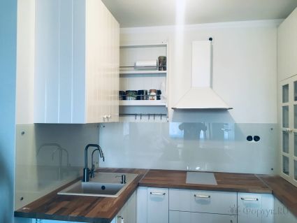 Фартук для кухни фото: однотонный цвет, заказ #КРУТ-1473, Белая кухня.
