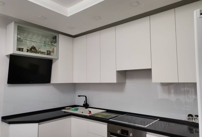 Фартук для кухни фото: однотонный цвет, заказ #ИНУТ-7960, Белая кухня.