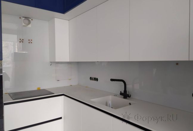 Фартук для кухни фото: однотонный цвет, заказ #ИНУТ-10044, Белая кухня.