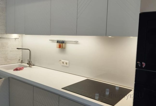 Фартук для кухни фото: однотонный цвет, заказ #ГОУТ-284, Белая кухня.