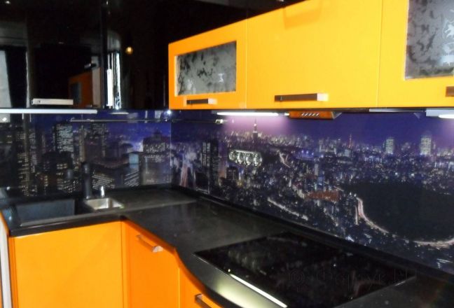 Фартук стекло фото: панорама города ночью., заказ #S-1025, Оранжевая кухня. Изображение 111008
