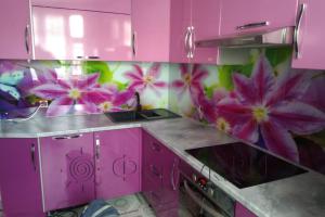 Фартук фото: розовые клематисы , заказ #ИНУТ-1144, Фиолетовая кухня.