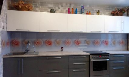 Фартук с фотопечатью фото: розы на сером фоне, заказ #ИНУТ-351, Коричневая кухня.