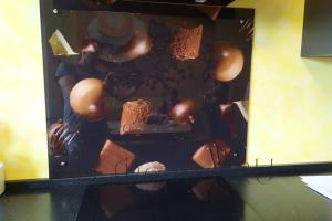 Скинали фото: шоколадные конфеты, заказ #ИНУТ-4355, Черная кухня.