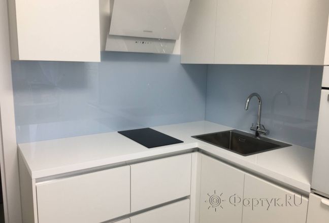 Фартук для кухни фото: скинали для угловой кухни - однотонный цвет, заказ #КРУТ-2526, Белая кухня.