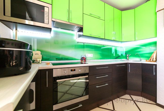 Фартук с фотопечатью фото: скинали для угловой кухни - зеленые волны, заказ #УТ-1203, Коричневая кухня. Изображение 110430