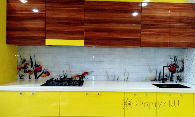 Скинали для кухни фото: текстура стены и божьи коровки, заказ #УТ-1042, Желтая кухня.