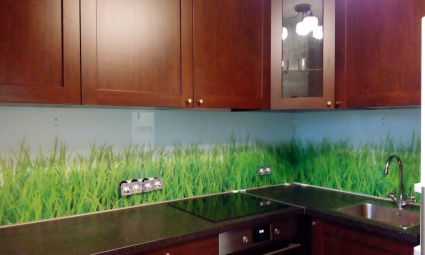 Фартук с фотопечатью фото: зеленая трава, заказ #УТ-1635, Коричневая кухня.