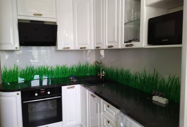 Фартук для кухни фото: зеленая трава, заказ #ИНУТ-5981, Белая кухня. Изображение 111432
