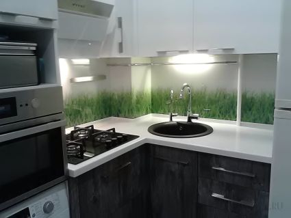 Фартук для кухни фото: зеленая трава на белом фоне, заказ #КРУТ-295, Белая кухня.