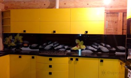 Скинали для кухни фото: желтые орхидеи на камнях, заказ #УТ-1118, Желтая кухня.