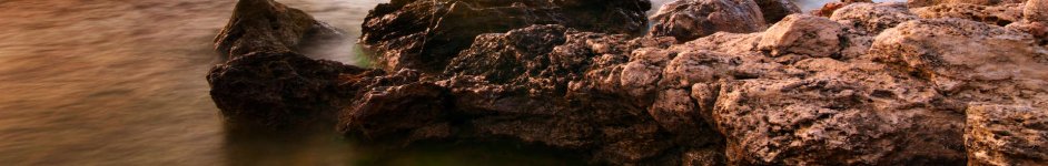 Скинали — Каменистый берег в коричневых тонах