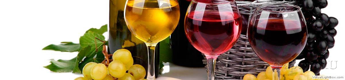 Скинали — Бокалы с белым, розовым и красным вином