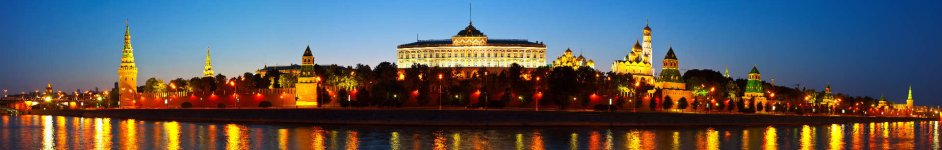 Скинали — Панорама Московского Кремля в летнюю ночь