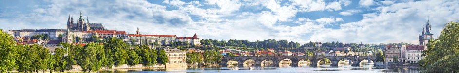 Скинали — Панорама прибрежной Праги на фоне облачного неба