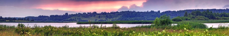 Скинали — панорамный пейзаж с долины реки на закате