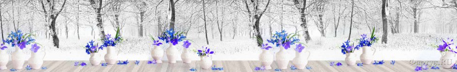 Скинали — Белые вазы с ярко-синими цветами на фоне зимнего леса 