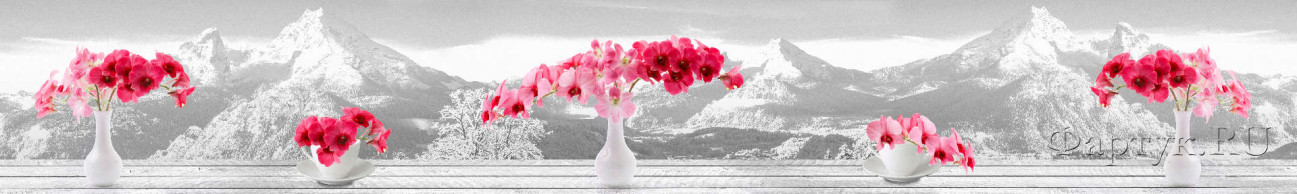 Скинали — Розовые цветы на белом фоне гор
