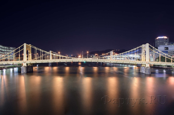 Скинали — Ночной мост крупным планом 