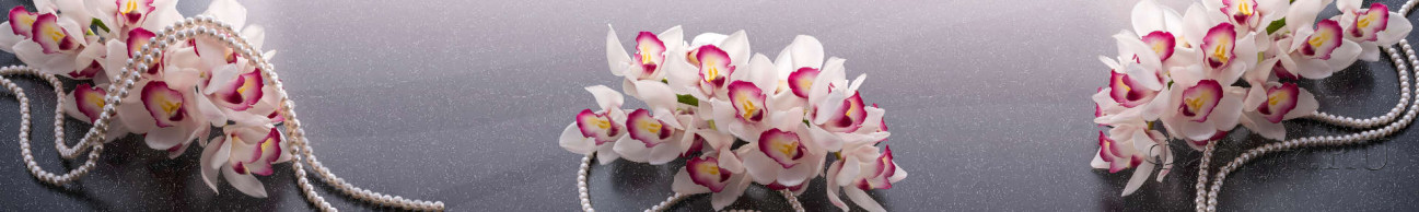 Скинали — Белые орхидеи и жемчужные бусы на темном фоне