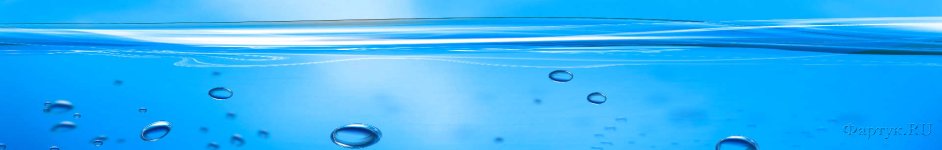 Скинали — Голубая поверхность воды с пузырьками
