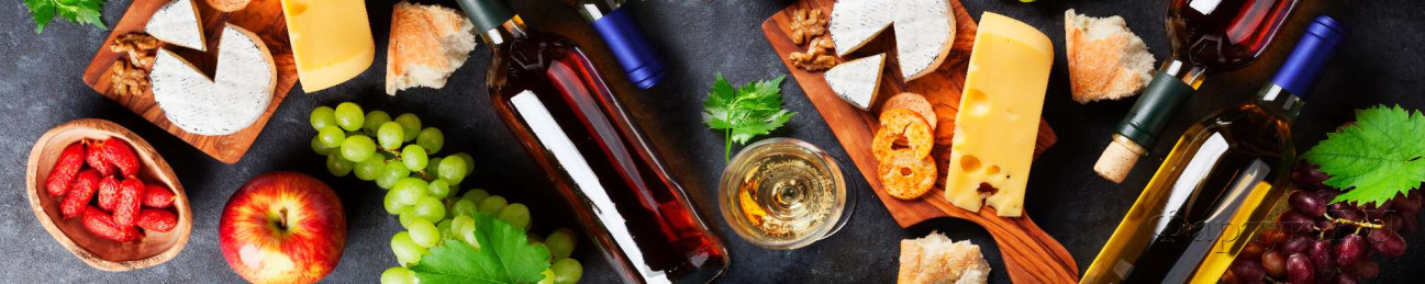 Скинали — Сыр, бутылка вина и зеленый виноград 