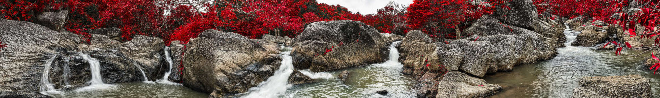 Скинали — Водопады на камнях в цветущих деревьях
