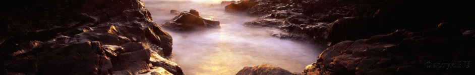 Скинали — Скалистый берег моря на закате
