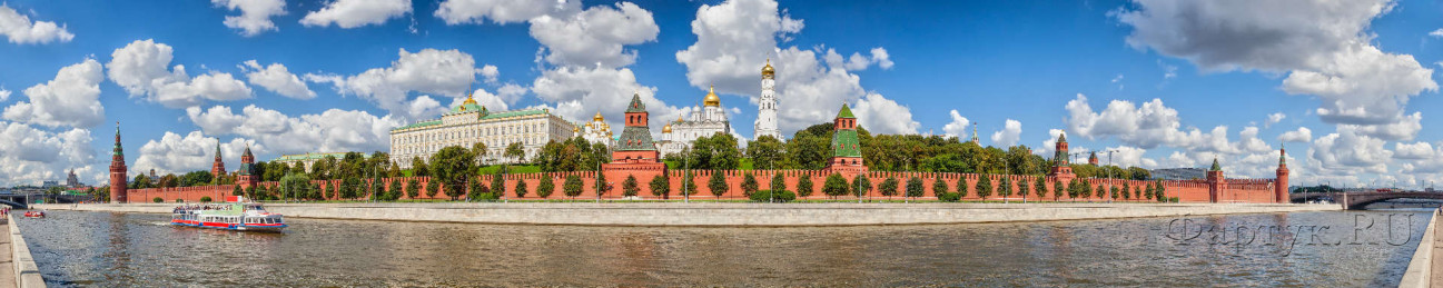 Скинали — Панорамный вид на Кремль с Софийской набережной