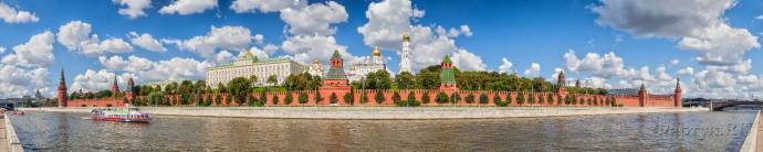 Скинали — Панорамный вид на Кремль с Софийской набережной
