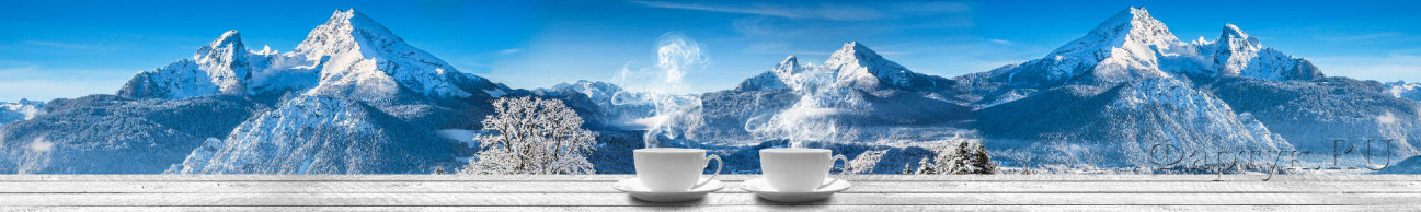Скинали — Чашки горячего чая на фоне гор